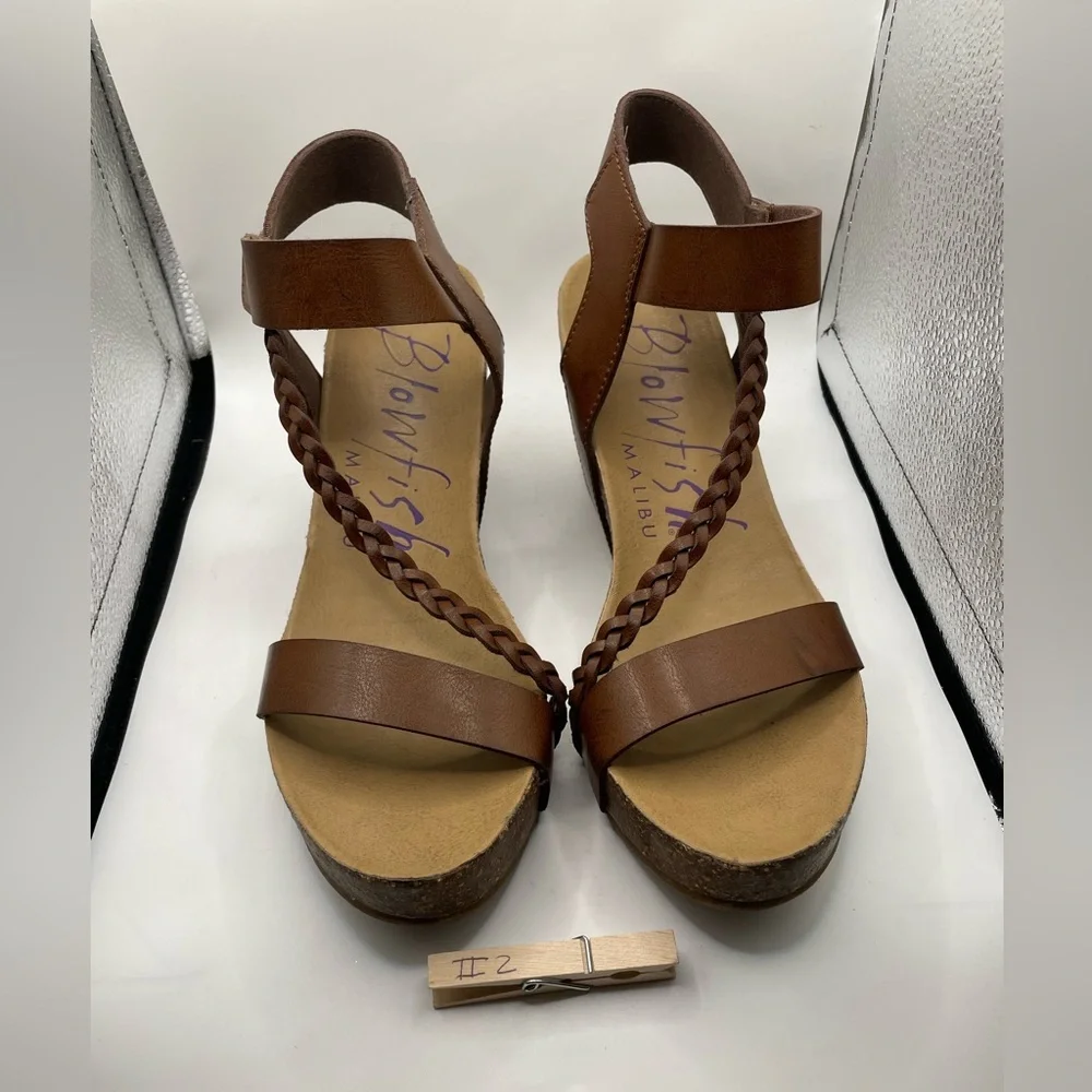 Blowfish women’s Brown Braided platform Sandals size 10